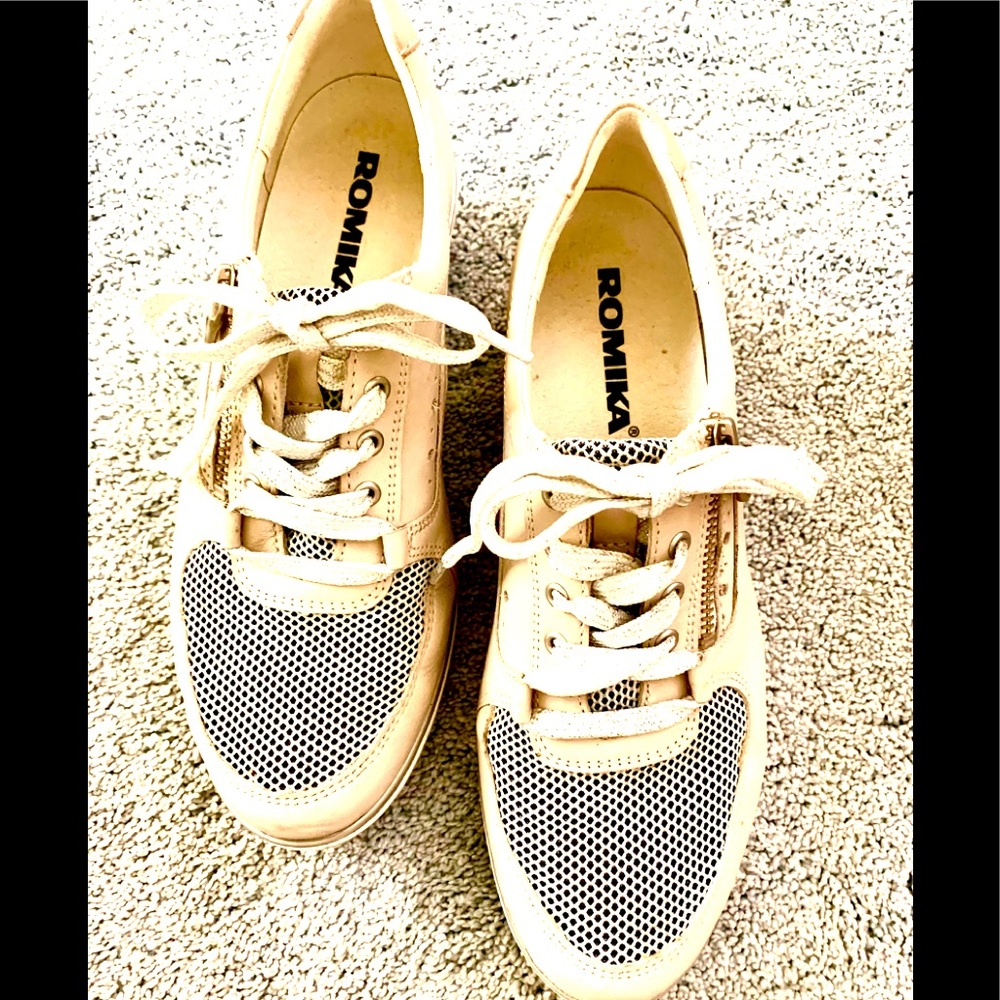 Shoes - Picture 1 of 7
